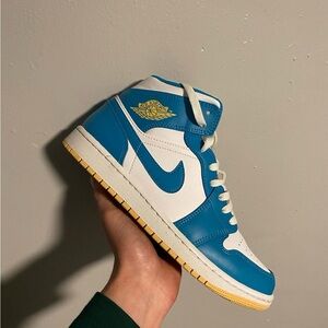 Jordan 1 mid aqua tone